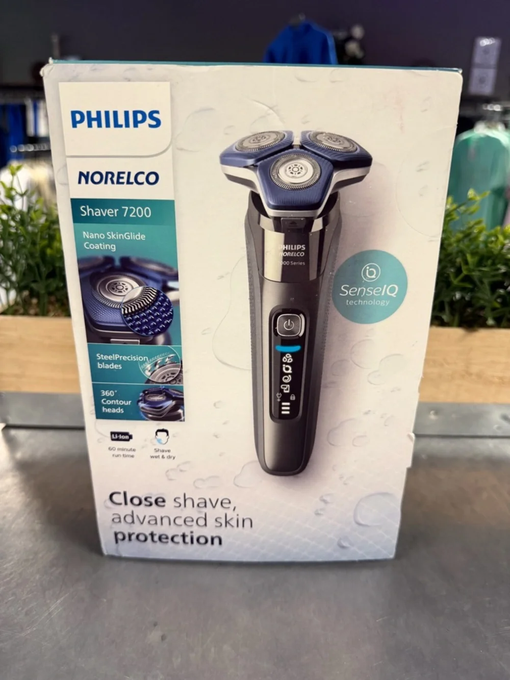 Philips Norelco Shaver 7200 Electric Razor (NEW)